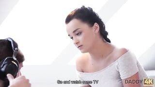 Tini csaj és az idős manus