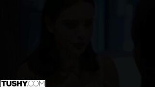 Lana Rhoades seggét egy néger csávó reszeli