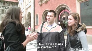 Tini lánynak bejön a méretes bájdorong