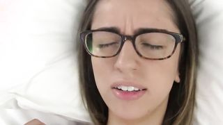 Amatőr szemüveges tini kisasszony casting forgatás pornója