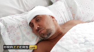 Brazzers - Brooklyn Gray szőrös picsája megdöngetve