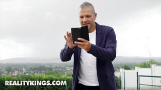 Reality Kings - Cherry Kiss popója durván megrakva