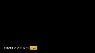Brazzers - Cherie Deville fiatal csávóval közösül