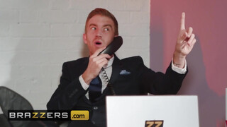 Brazzers - Lucia Love hatalmas dákót kap az irodában