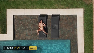 BRAZZERS - Jolee Love a méretes cickós fiatal csajszi