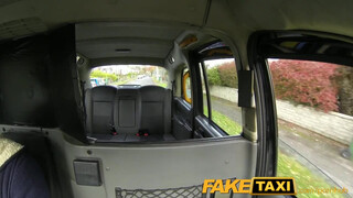 FakeTaxi - iskolás kiscsaj ordítva élvez
