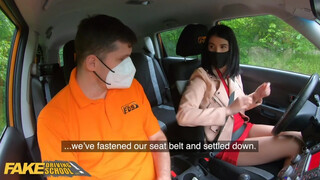 Fake driving School - Lady Dee a félvér kiscsaj inkább dugni akar