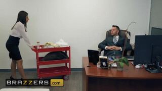 Brazzers - Ella Knox az óriás cickós latina lány