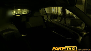 FakeTaxi - Olasz lány a taxiban kúrel