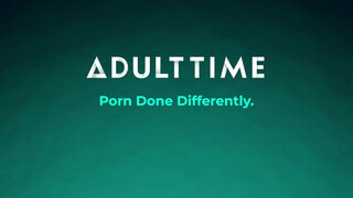 ADULT TIME - nagy csöcsű világos szőke méretes cicis barnával ollózik és közösül