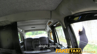 FakeTaxi - isteni testű világos szőke picsa szeret szexelni