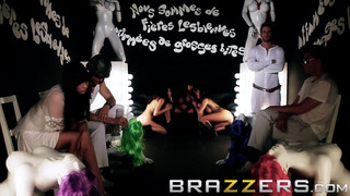 BRAZZERS - Három leszbikus spiné kényezteti magát