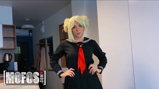 Mofos - Sweetie Fox a cosplayes spiné hátsó bejáratba dugva