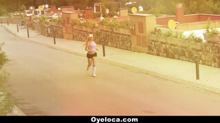 OyeLoca - Blondie Fesser a hatalmas keblű latin