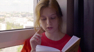 ULTRAFILMS - izgató tini kisasszony begerjed egy könyvre
