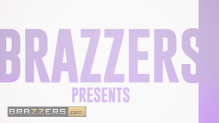 Brazzers - Katie Kush a kurva szemüveges spiné