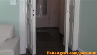 FakeAgent rettentő aranyos tini nőci és a szűk kicsike puncikája