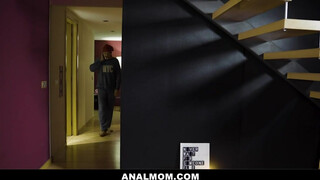 Canela Skin popókája keményen megrakva - Anal mom