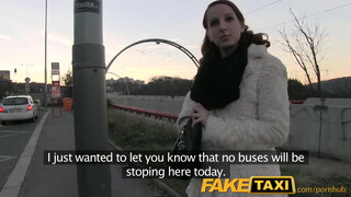 FakeTaxi - Fiatal ápoló picsa közösül a taxiban