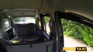 Fake Taxi - Brooke Jameson popóba rakva