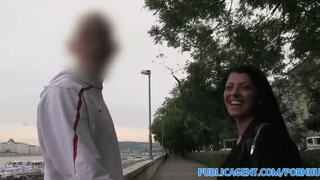 PublicAgent - Vivien Bell a bombázó kreol bige