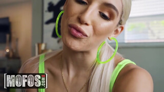 MOFOS - Abella Danger szőrös muffja megkúrelva