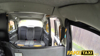 Fake Taxi - Rina Ellis a gyönyörű sulis csajszi