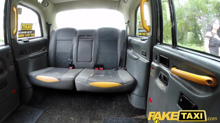 Fake Taxi - Csöcsös kisasszony baszik a hátsó ülésen
