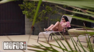 MOFOS - LaSirena69 a hatalmas kannás latina spiné