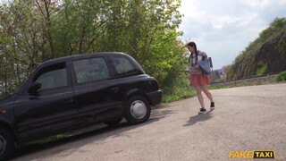 Fake Taxi - 18 éves hölgyemény lovagol a faszon
