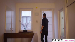 Babes - Paula Shy a hatalmas cickós kiscsaj