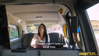 Fake Taxi - Megan Fiore a bombázó hatalmas csöcsű kisasszony