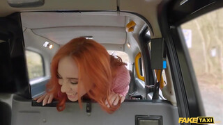Fake Taxi - Sex fiatal vörös hajú hölgyemény