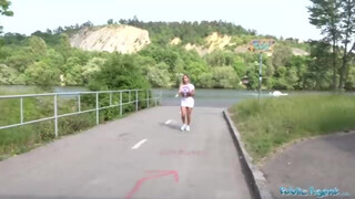 Public Agent - Hatalmas mellű formás seggű hölgyemény