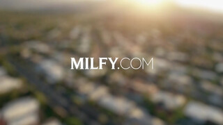 MILFY - Syren De Mer a melós csávóval kúrel