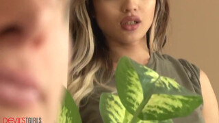 DevilsTGirls - Latina transzvesztita barátnő megdöngetve
