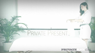 PrivateBlack - Julia Rocka a fullos masszőr bige