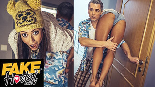 Fake Hostel Porn - Cassie Del Isla a bombázó turista spiné