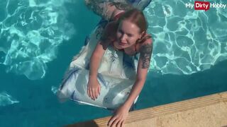 Emma wolf a tüzes lány aki a medencében kúrel vadul