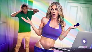 Cory Chase méretes seggét a nevelő fiatal pöcs megdugja