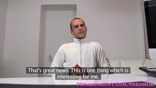 Gyönyörű milf ügynök teszteli a hardcore pasit