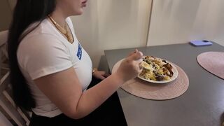 Dögös 20 éves spiné megbassza magát az legelső randin