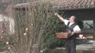 Szexy világos szőke tini amatőr popsiba dugva és szájba lőve nagy farasszal